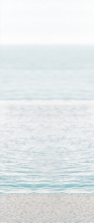 같은 배경의 바다와 수영장 물결